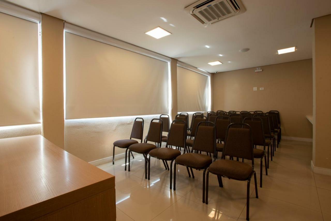 Hotel Centro Europeu Κουριτίμπα Εξωτερικό φωτογραφία